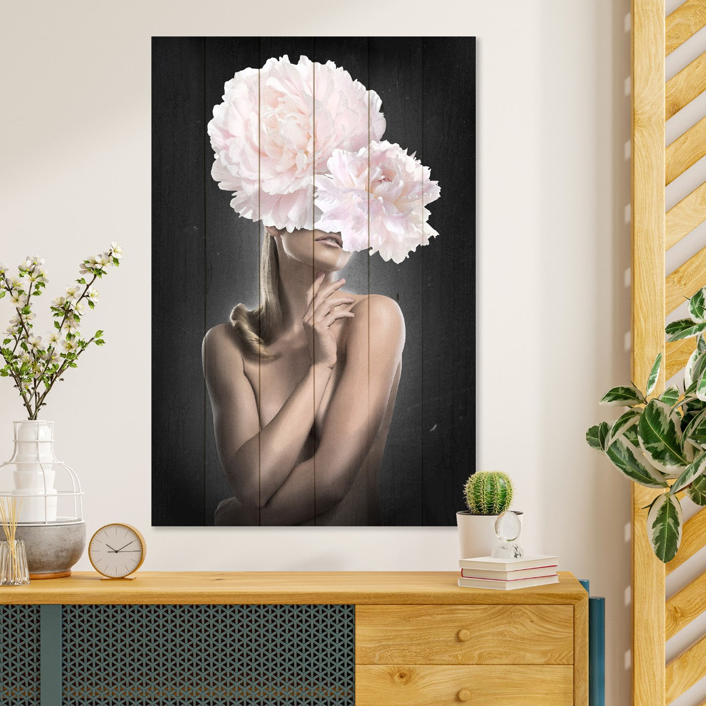 Bild Wood Frau mit rosa Pfingstrosen-70x90 cm