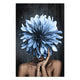 Bild Holz Frau mit großen blauen Blumen