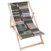 Holzliegestuhl Alte Bücher