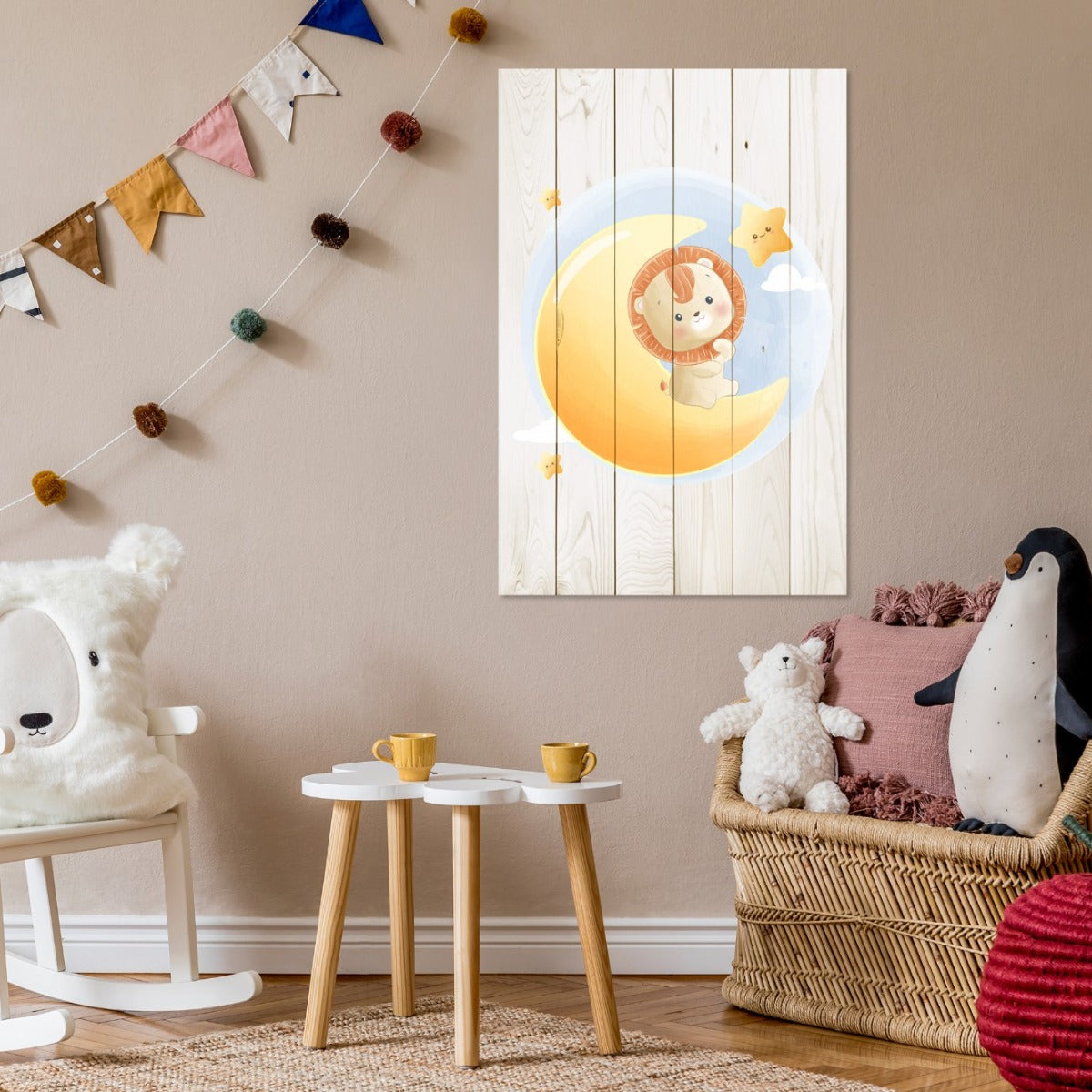 Bild Wood Niedlicher kleiner Löwe auf dem Mond sitzend