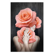 Bild Holz Frau umarmt Blumen-70x90 cm